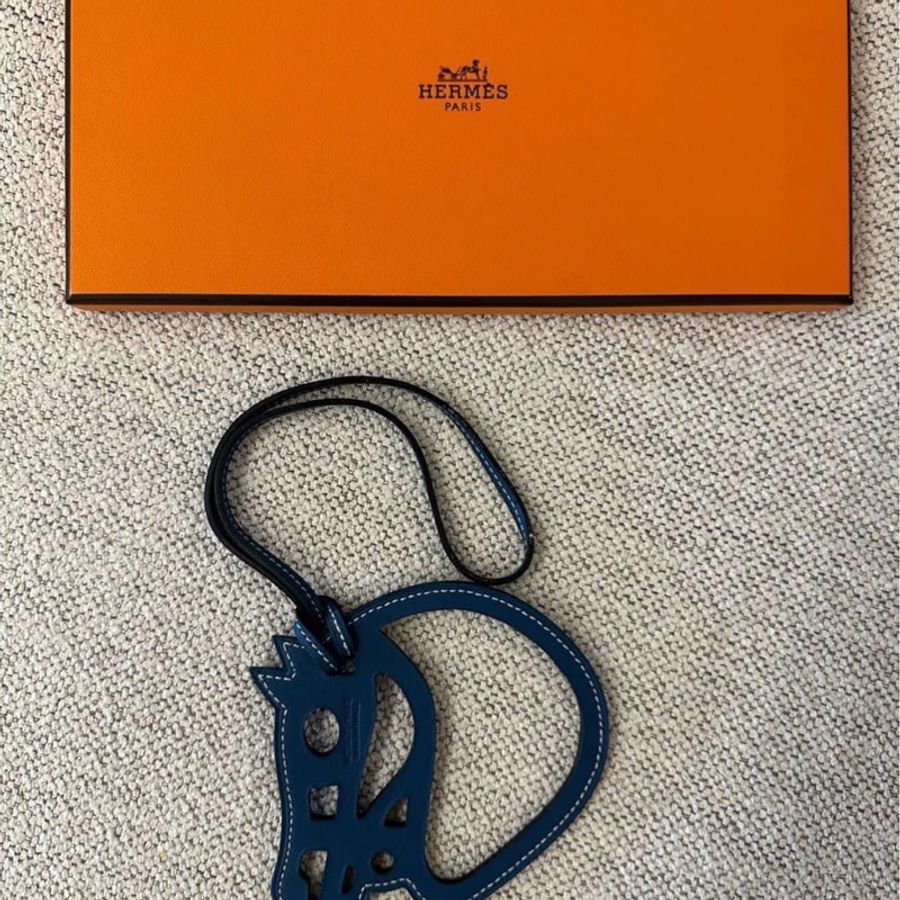 保證真品~~HERMES 全新 閒置品 愛馬仕 超美 牛皮皮革 鏤空 馬頭 吊飾 掛飾-5