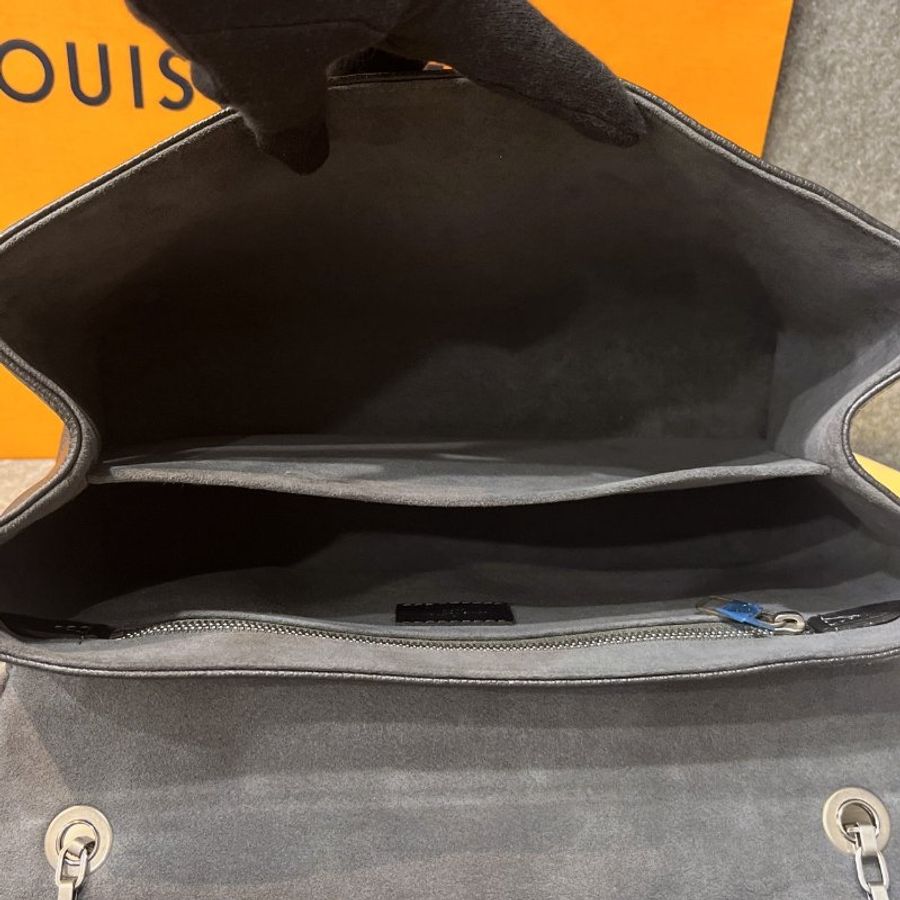 Louis Vuitton LV 黑色 全皮壓紋 鉚釘肩背鍊包/斜背包-9