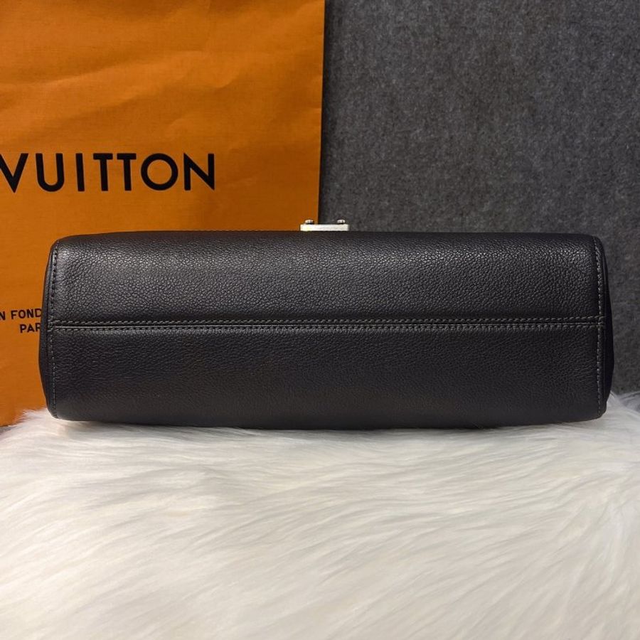 Louis Vuitton LV 黑色 全皮壓紋 鉚釘肩背鍊包/斜背包-6