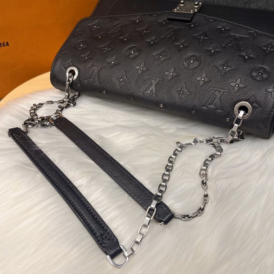 Louis Vuitton LV 黑色 全皮壓紋 鉚釘肩背鍊包/斜背包-8