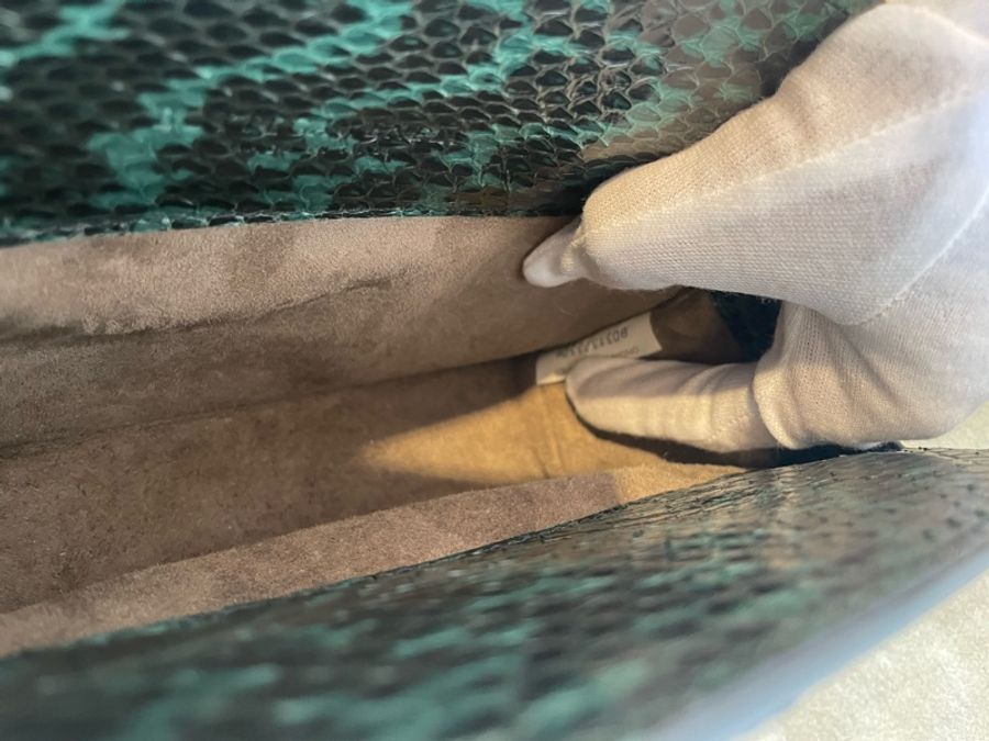 BOTTEGA VENETA 黑色蟒蛇編織手拿包-6
