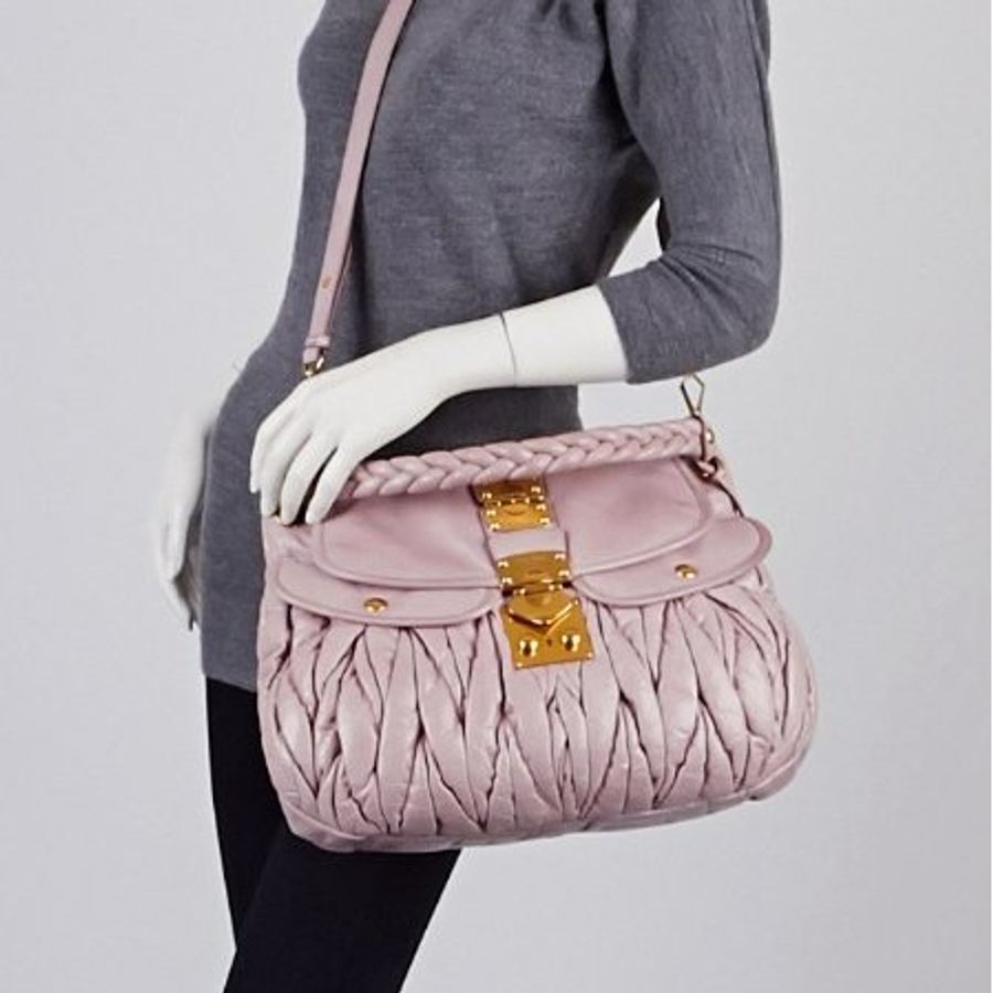 二手 Miu Miu 經典的可芙包款Matelasse Pale Pink Lux Nappa Coffer bag-1