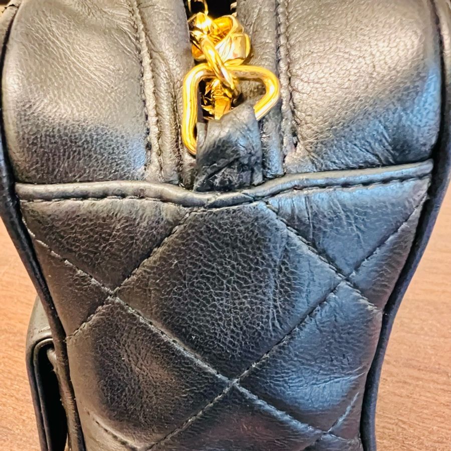 稀有香奈兒vintage18公分黑金雕花鏈流蘇相機包-30