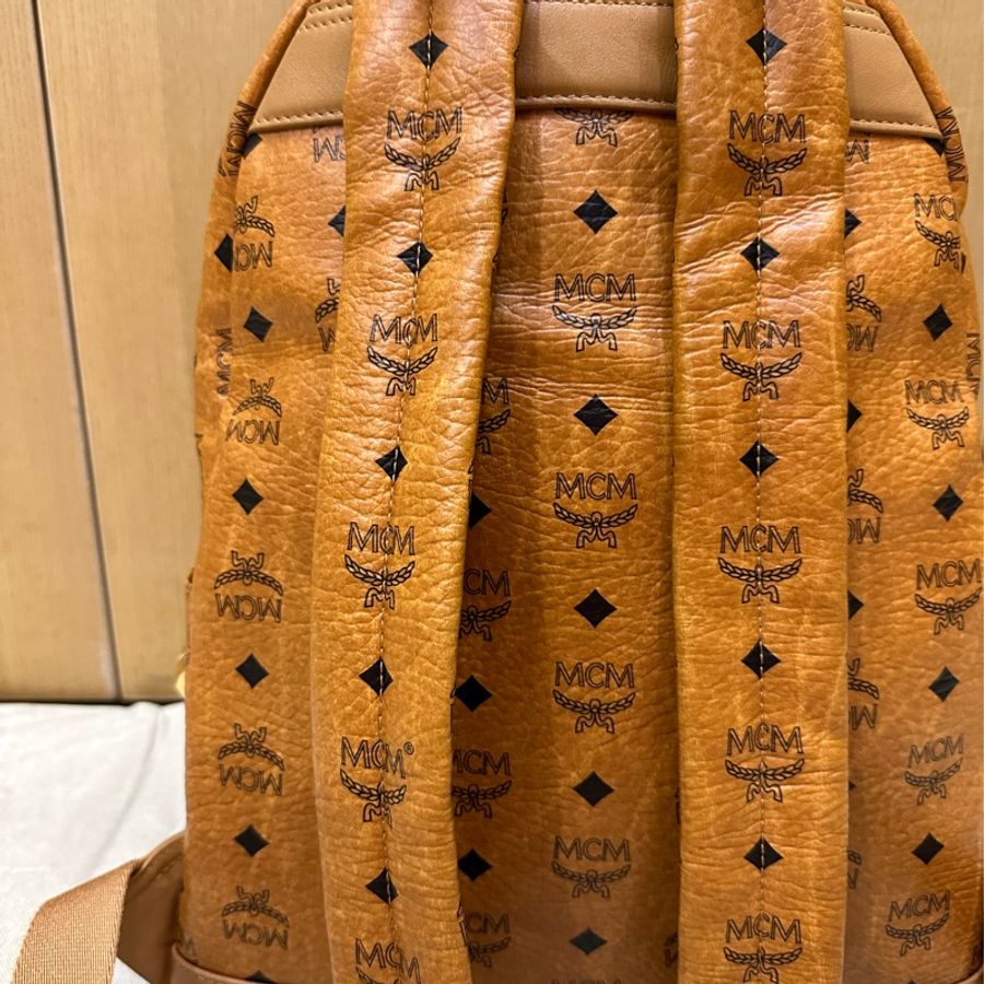 MCM正品焦糖棕後背包-8成新-長40寬33(內裏保存良好,沒有髒污)可放15吋筆電-原價三萬多-7