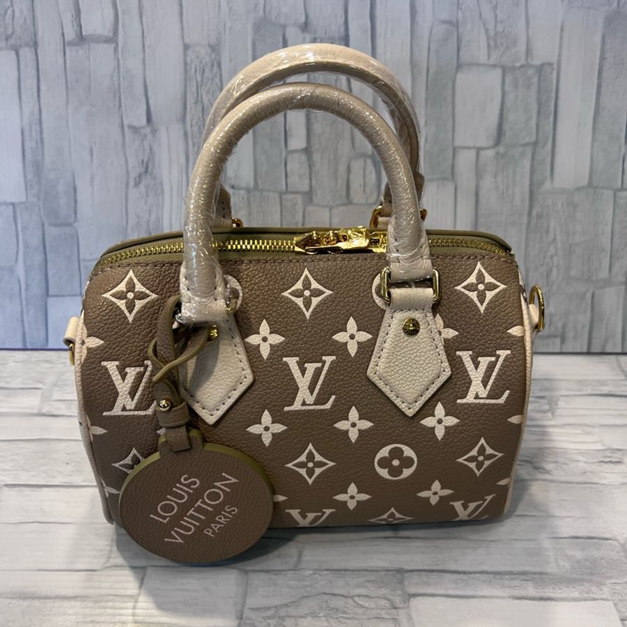 LV speedy 撞色 雙色bandoulière 20 手提包 斜背包 九成新 正常使用痕跡 都有拍出來 目前櫃上售價近10萬 割愛 69800❤️❤️❤️➕ 尺寸長20寬12高13cm 附背帶、鎖頭、防塵套、🖤🖤🖤-0