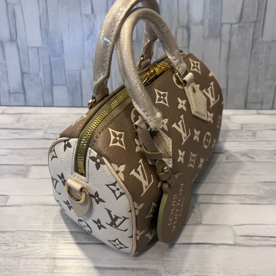 LV speedy 撞色 雙色bandoulière 20 手提包 斜背包 九成新 正常使用痕跡 都有拍出來 目前櫃上售價近10萬 割愛 69800❤️❤️❤️➕ 尺寸長20寬12高13cm 附背帶、鎖頭、防塵套、🖤🖤🖤-2