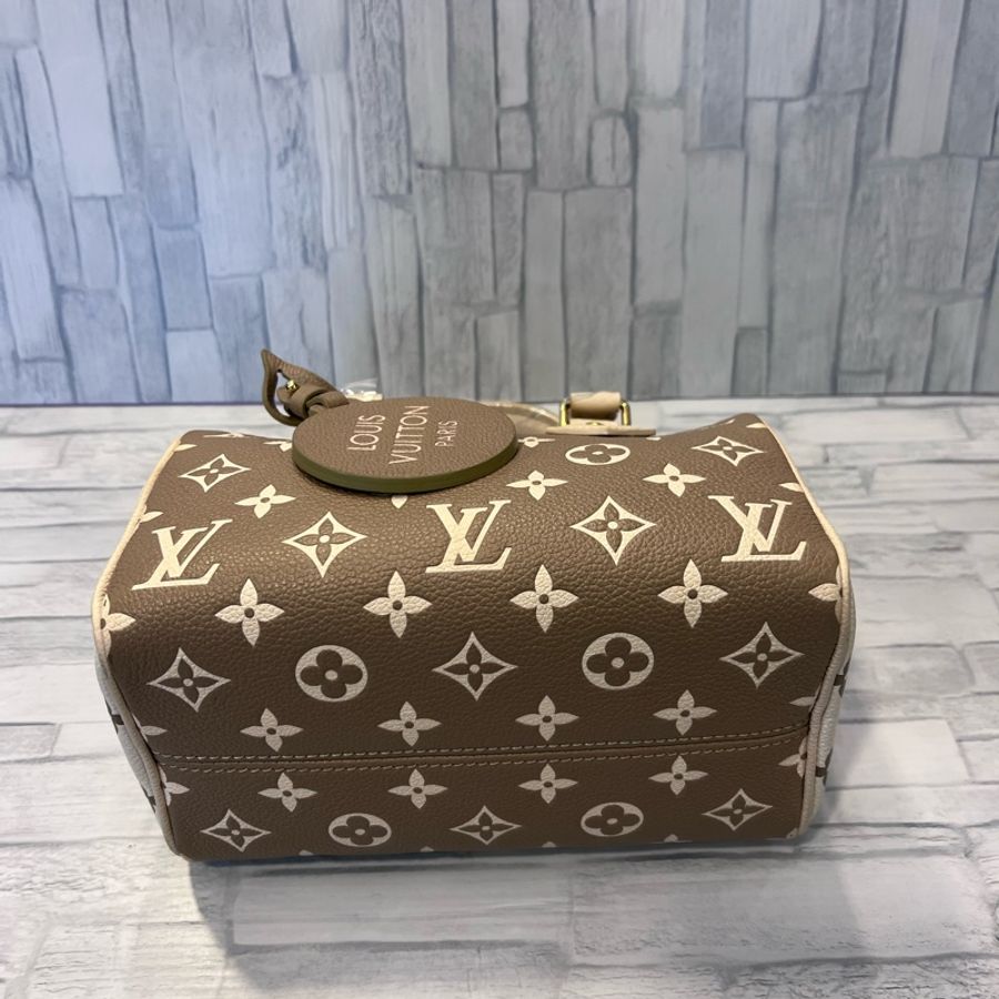 LV speedy 撞色 雙色bandoulière 20 手提包 斜背包 九成新 正常使用痕跡 都有拍出來 目前櫃上售價近10萬 割愛 69800❤️❤️❤️➕ 尺寸長20寬12高13cm 附背帶、鎖頭、防塵套、🖤🖤🖤-3