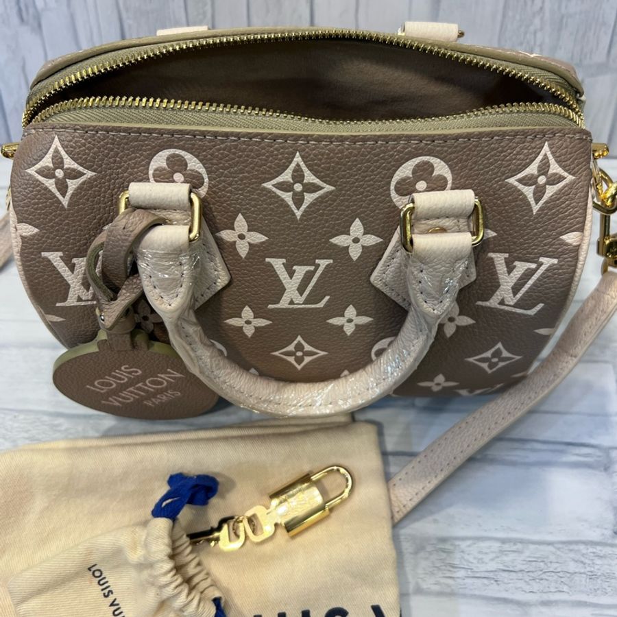 LV speedy 撞色 雙色bandoulière 20 手提包 斜背包 九成新 正常使用痕跡 都有拍出來 目前櫃上售價近10萬 割愛 69800❤️❤️❤️➕ 尺寸長20寬12高13cm 附背帶、鎖頭、防塵套、🖤🖤🖤-6