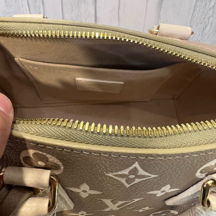 LV speedy 撞色 雙色bandoulière 20 手提包 斜背包 九成新 正常使用痕跡 都有拍出來 目前櫃上售價近10萬 割愛 69800❤️❤️❤️➕ 尺寸長20寬12高13cm 附背帶、鎖頭、防塵套、🖤🖤🖤-7