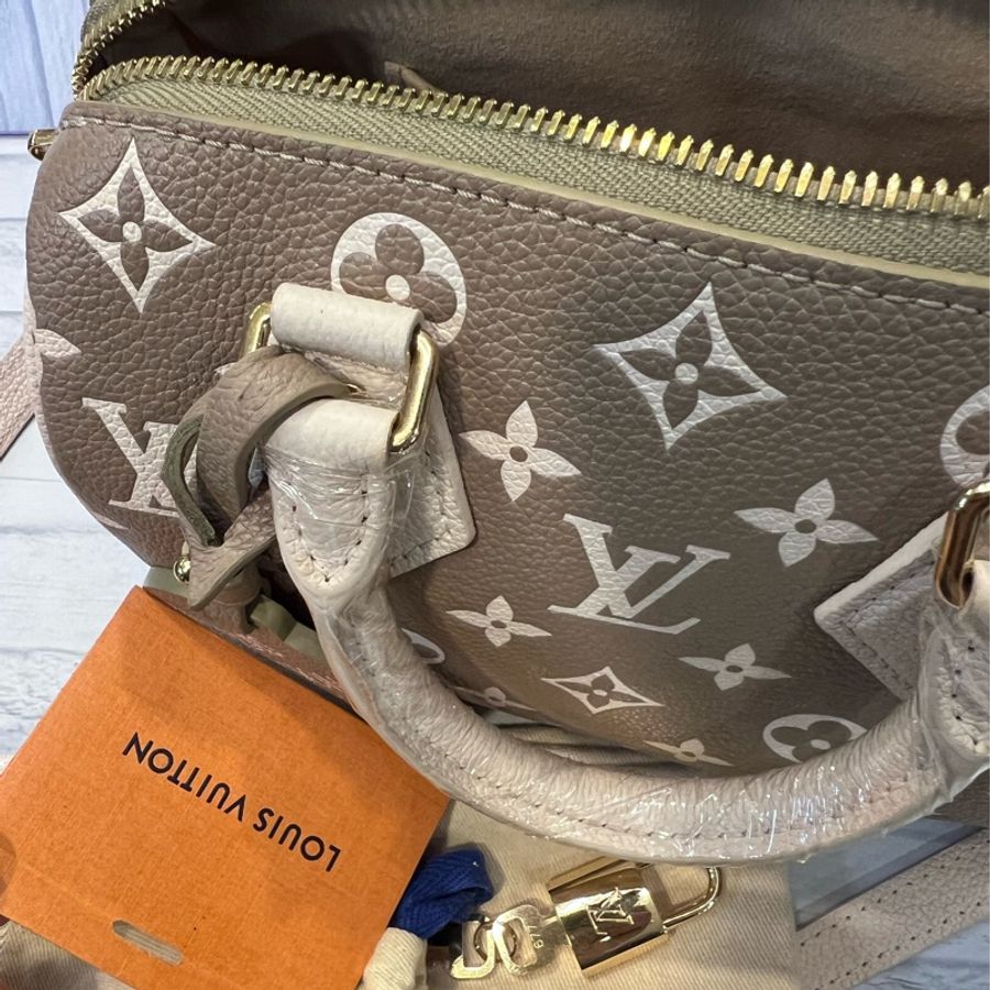 LV speedy 撞色 雙色bandoulière 20 手提包 斜背包 九成新 正常使用痕跡 都有拍出來 目前櫃上售價近10萬 割愛 69800❤️❤️❤️➕ 尺寸長20寬12高13cm 附背帶、鎖頭、防塵套、🖤🖤🖤-8