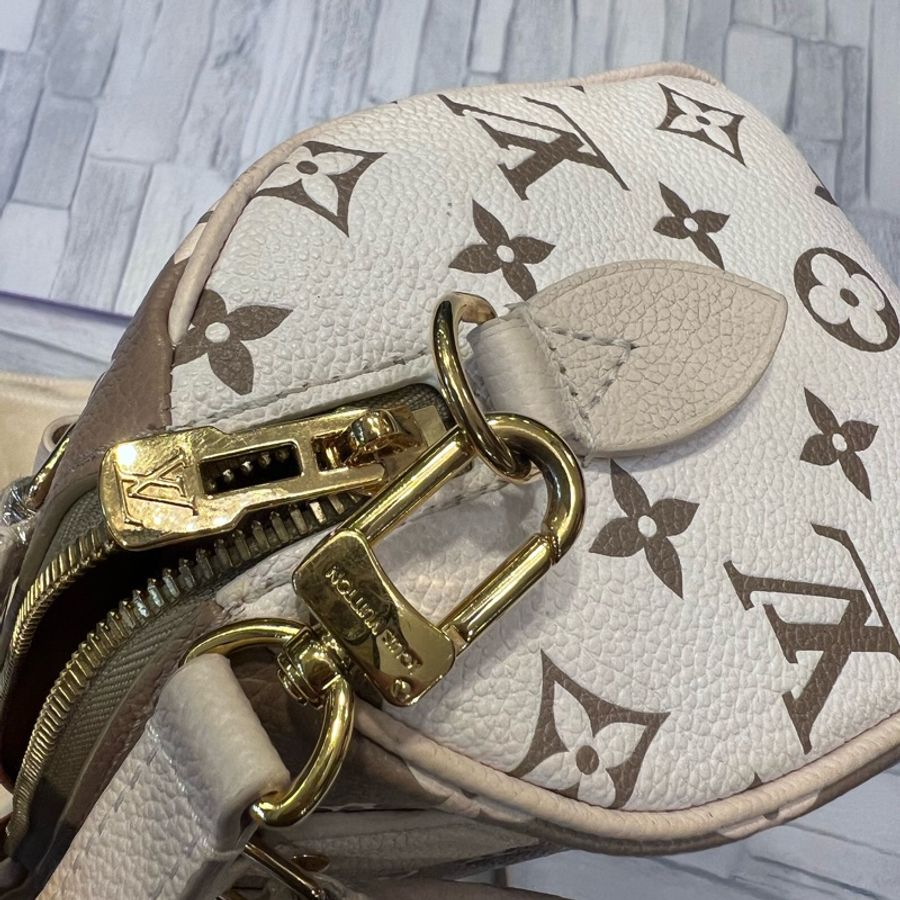 LV speedy 撞色 雙色bandoulière 20 手提包 斜背包 九成新 正常使用痕跡 都有拍出來 目前櫃上售價近10萬 割愛 69800❤️❤️❤️➕ 尺寸長20寬12高13cm 附背帶、鎖頭、防塵套、🖤🖤🖤-12