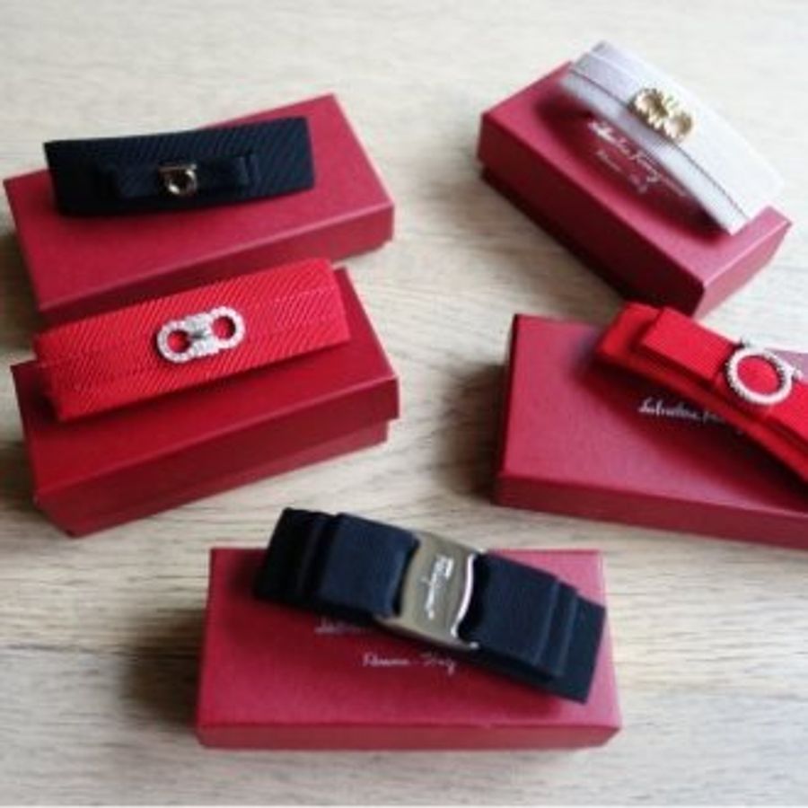 二手 近全新 Salvatore Ferragamo 蝴蝶結 髮夾 100%真品 銀扣黑色 專櫃原價都是6600起跳-2