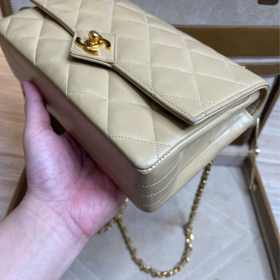 出清‼️CHANEL vintage coco金釦奶茶色菱格口蓋包-4