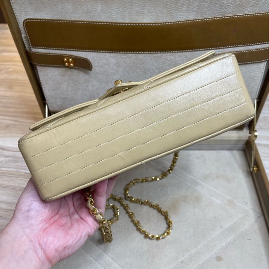 出清‼️CHANEL vintage coco金釦奶茶色菱格口蓋包-6