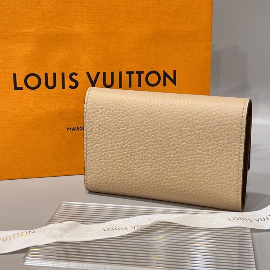 Louis Vuitton LV 奶茶色 全皮CAPUCINES 三折零錢中夾/短夾/皮夾-1