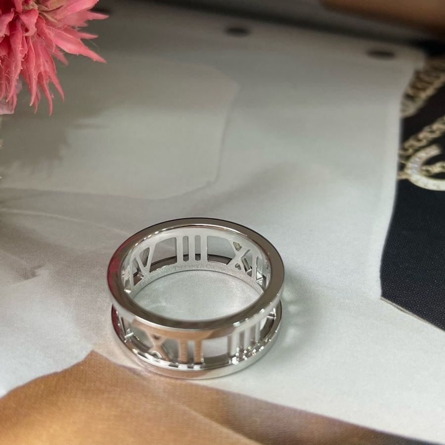 Tiffany & Co. 18白k金 Atlas系列鏤空羅馬數字戒指-5