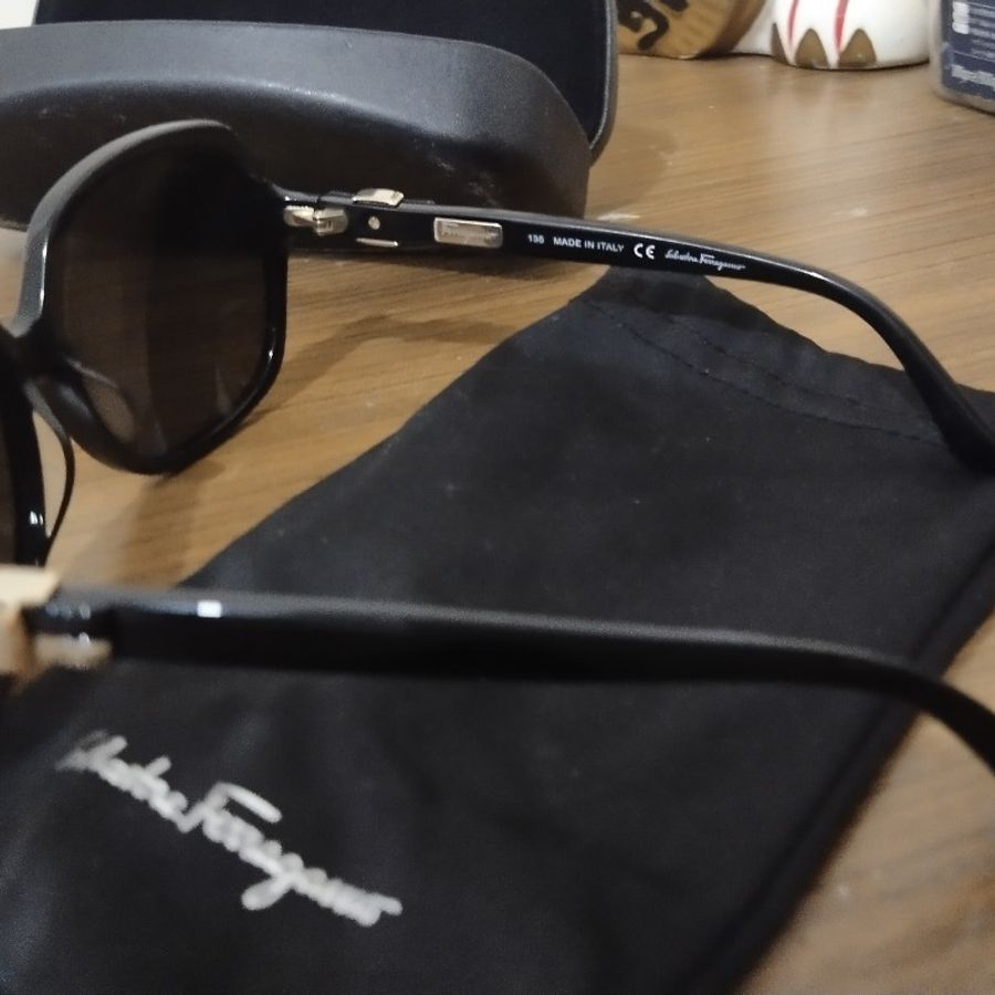 Salvatore Ferragamo 女用墨鏡-1