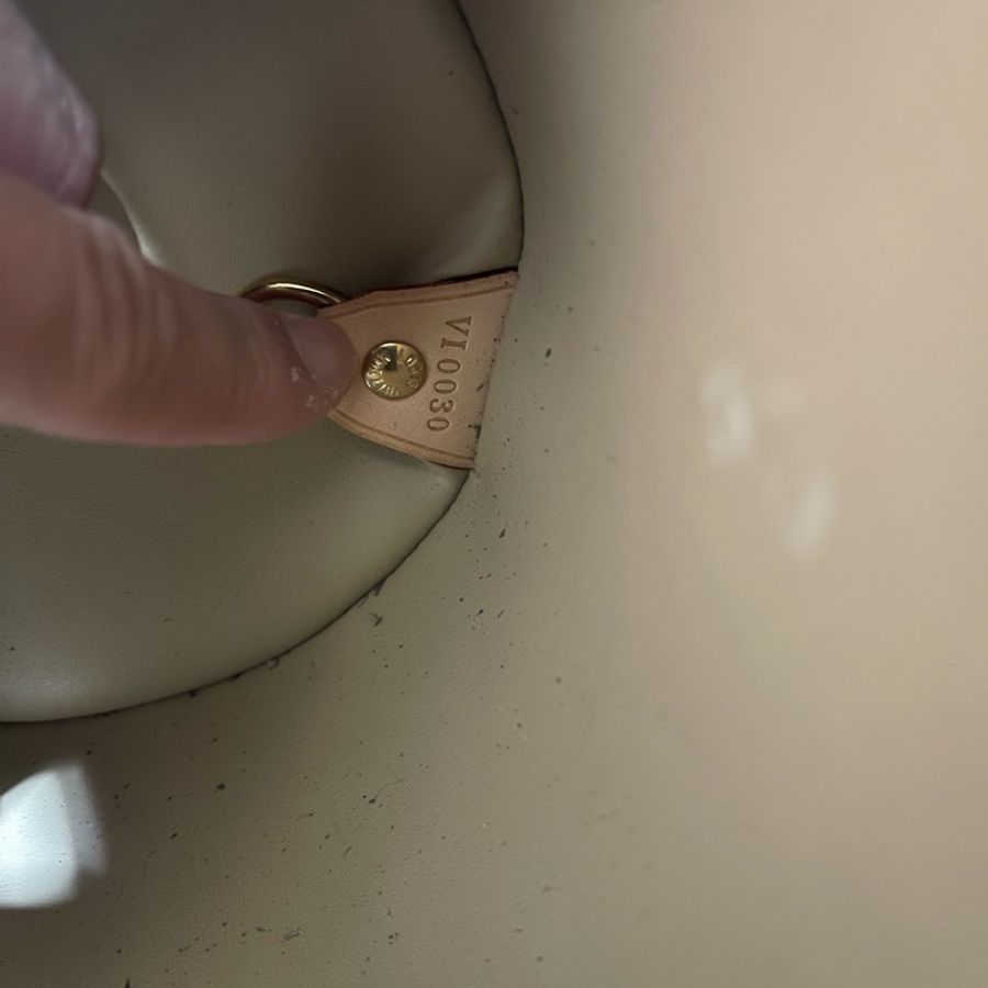LV壓紋圓筒包-12