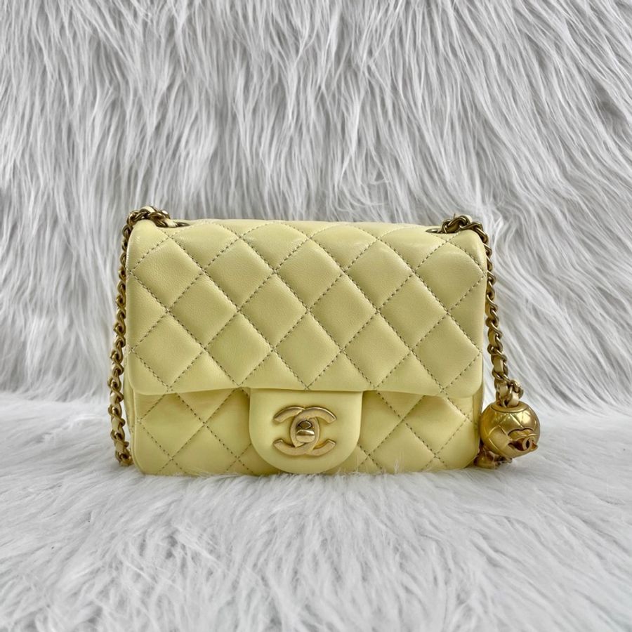 Chanel AS1786 小雞黃 奶油黃小羊皮金球方胖子Coco 17-0