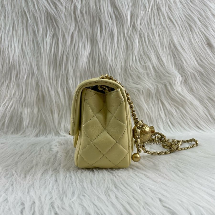 Chanel AS1786 小雞黃 奶油黃小羊皮金球方胖子Coco 17-1