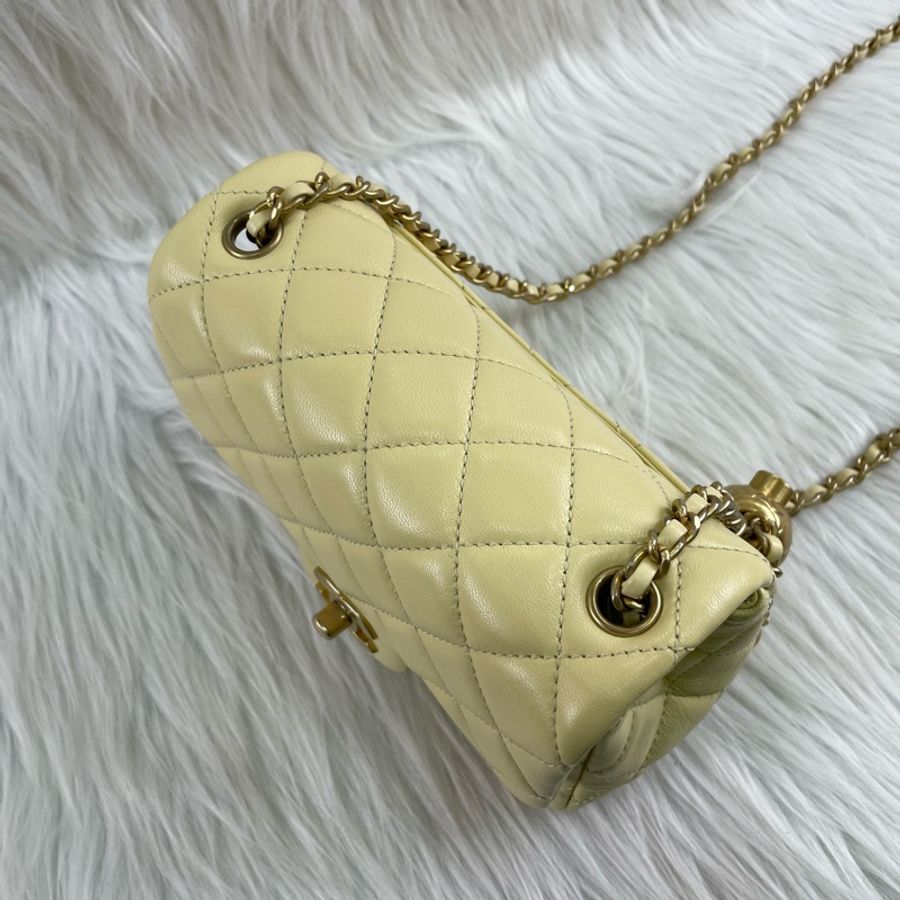 Chanel AS1786 小雞黃 奶油黃小羊皮金球方胖子Coco 17-4