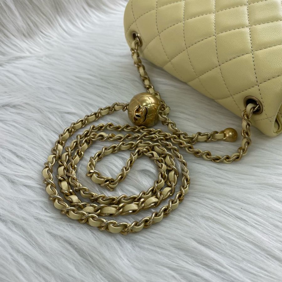 Chanel AS1786 小雞黃 奶油黃小羊皮金球方胖子Coco 17-12