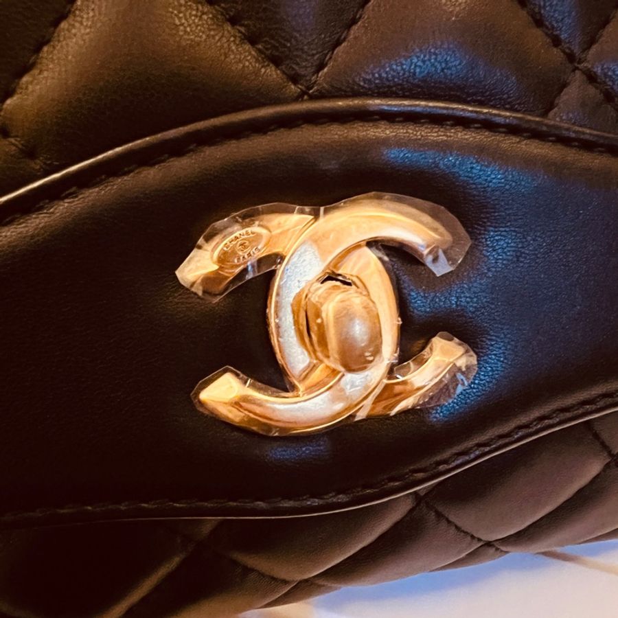 Chanel全新閒置小羊皮黛妃風琴包-7