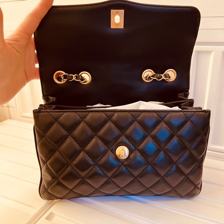 Chanel全新閒置小羊皮黛妃風琴包-8