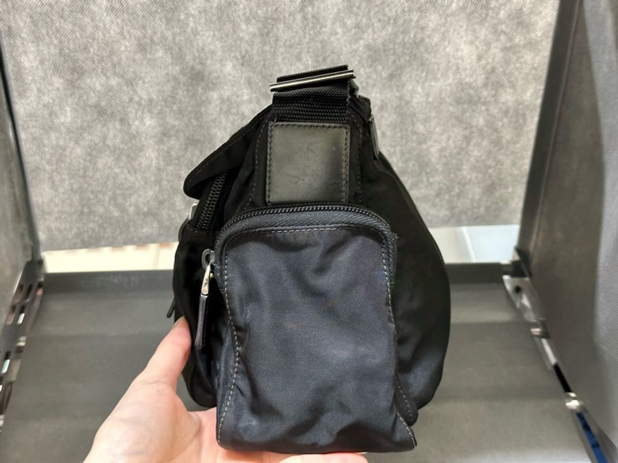 #Prada #尼龍 #郵差包 ❗️大降價❗️#率性 #帥氣 ☑️男生可以背 ☑️女生可以背 ☑️已送鑑定-11
