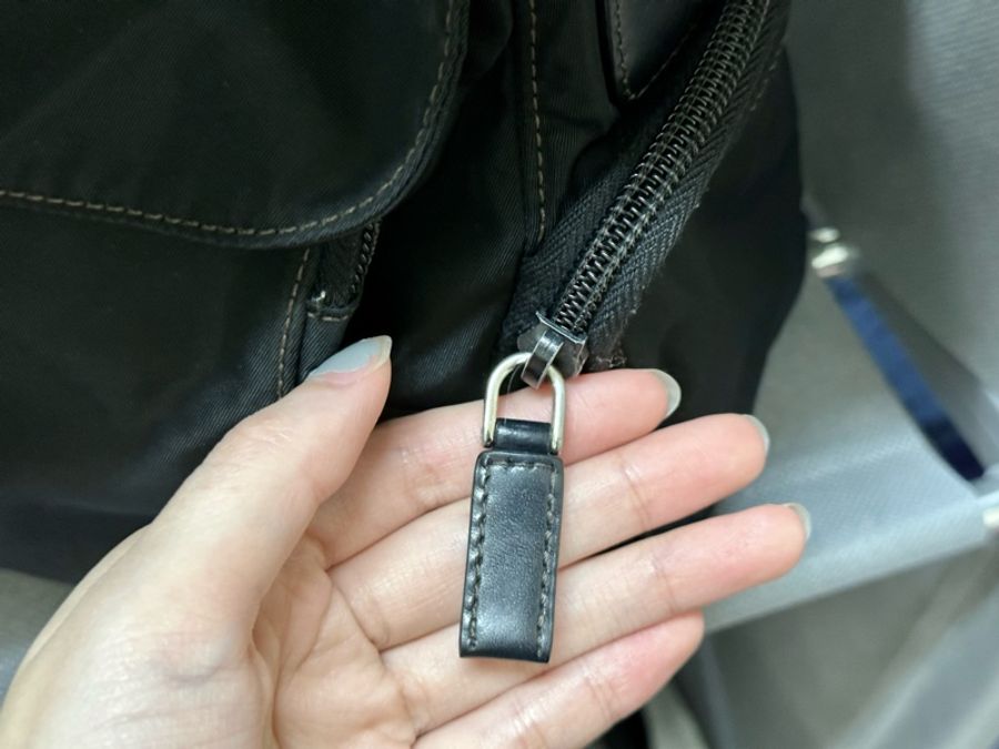 #Prada #尼龍 #郵差包 ❗️大降價❗️#率性 #帥氣 ☑️男生可以背 ☑️女生可以背 ☑️已送鑑定-12