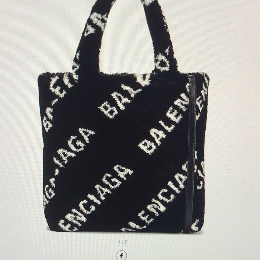 Balenciaga 黑色logo毛毛包-0