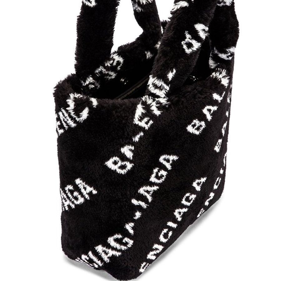 Balenciaga 黑色logo毛毛包-1