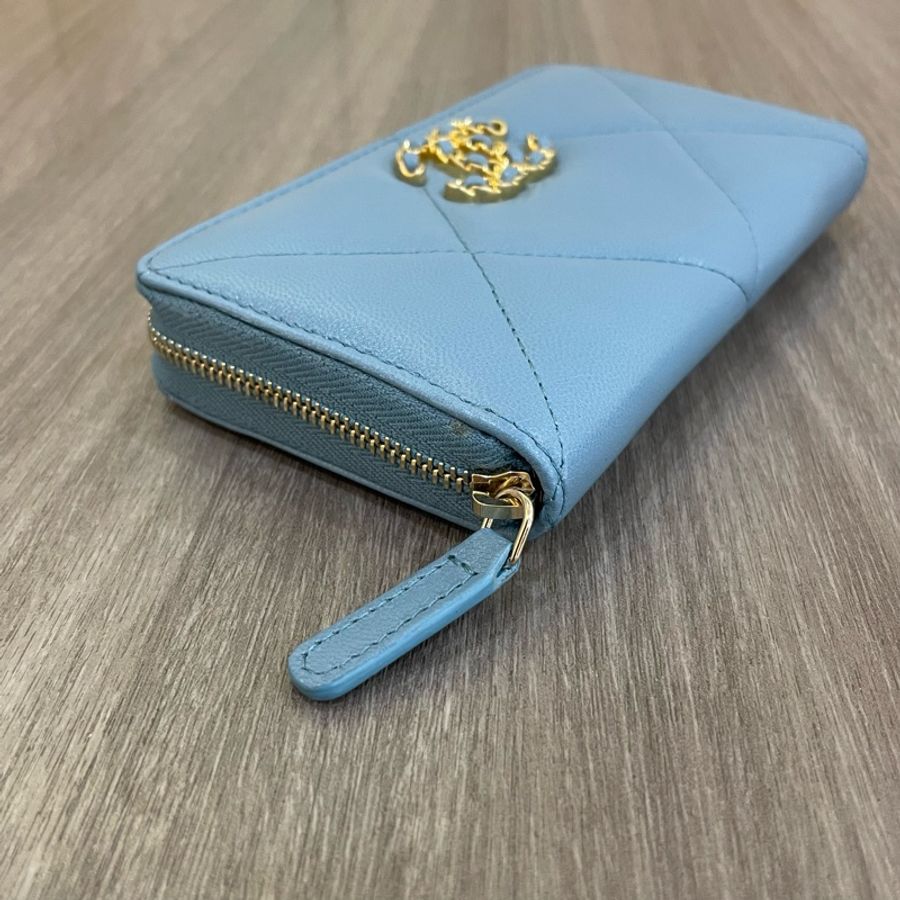 Chanel AP0948 天藍羊皮金釦19系列拉鍊中夾-6