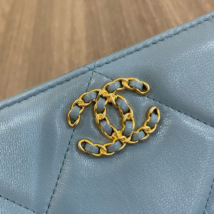 Chanel AP0948 天藍羊皮金釦19系列拉鍊中夾-7