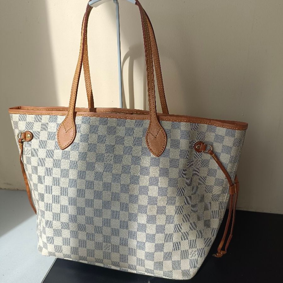 LV 甜甜價 neverfull 白色棋盤格 托特包 購物袋
也可變身水桶包-0