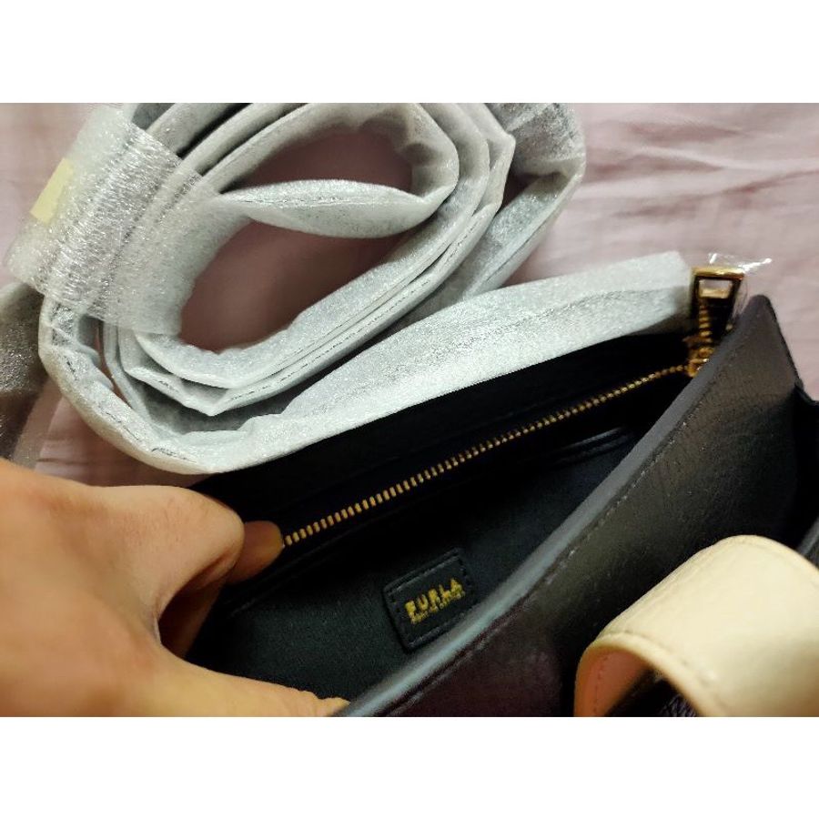 Furla Sofia is a crossbody bag卡夾斜跨包-全新品現貨-官網購入-4