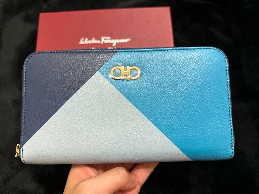 Salvatore Ferragamo 深淺藍拼接 8卡 長假-1