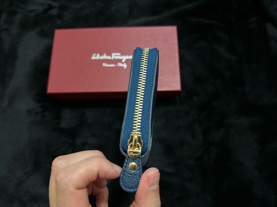 Salvatore Ferragamo 深淺藍拼接 8卡 長假-2