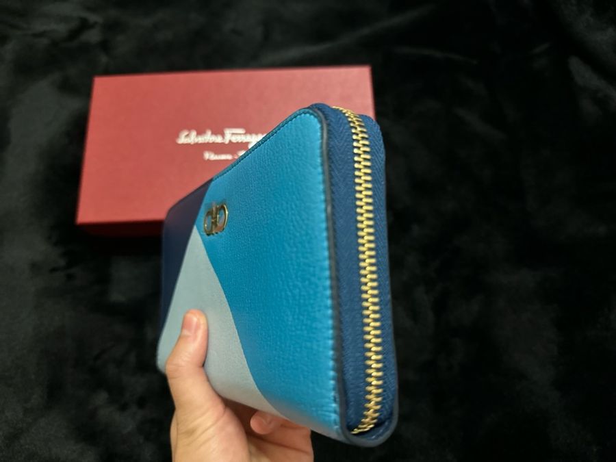 Salvatore Ferragamo 深淺藍拼接 8卡 長假-3