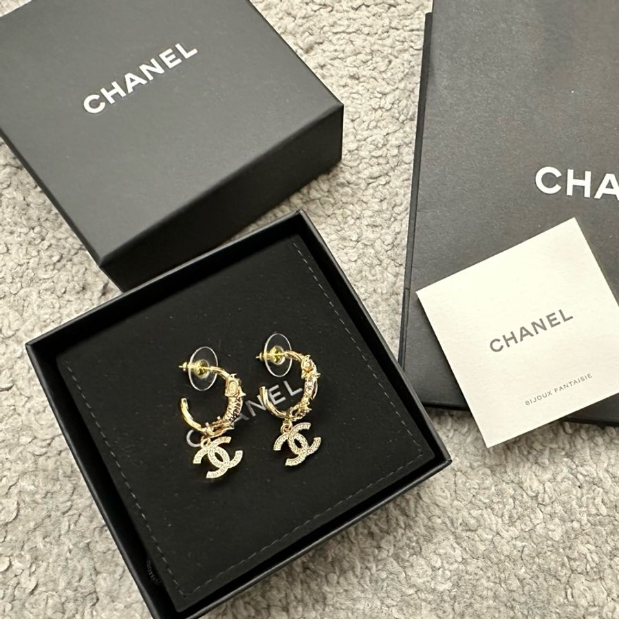 Chanel香奈兒23C 限量款耳環,全新淡金色造型小C型logo-0
