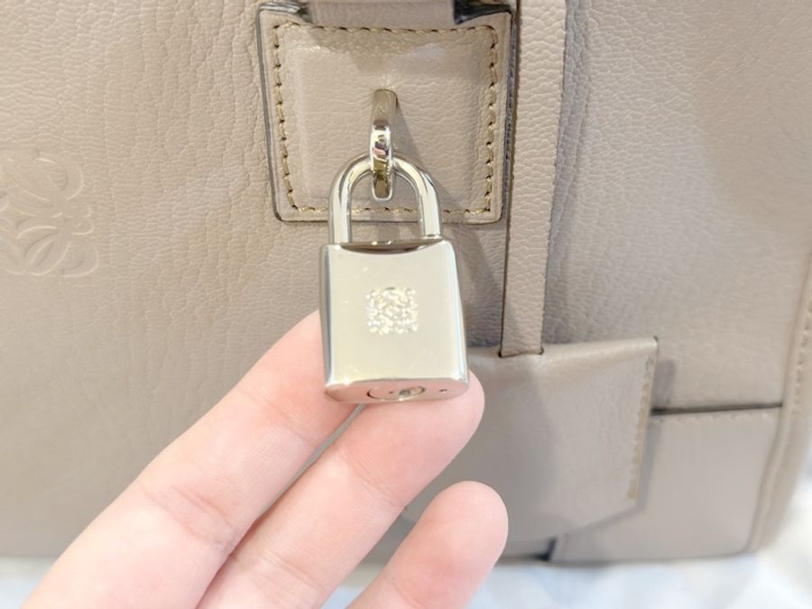 Loewe Amazona 28 山羊皮 Ceniza 灰-1
