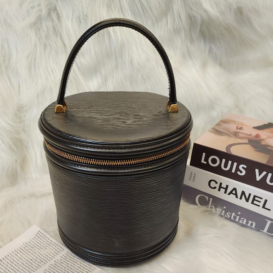 🎀👜MD曼蒂二手精品👜🎀 LV黑色水波紋化妝包 epi LV cannes-1