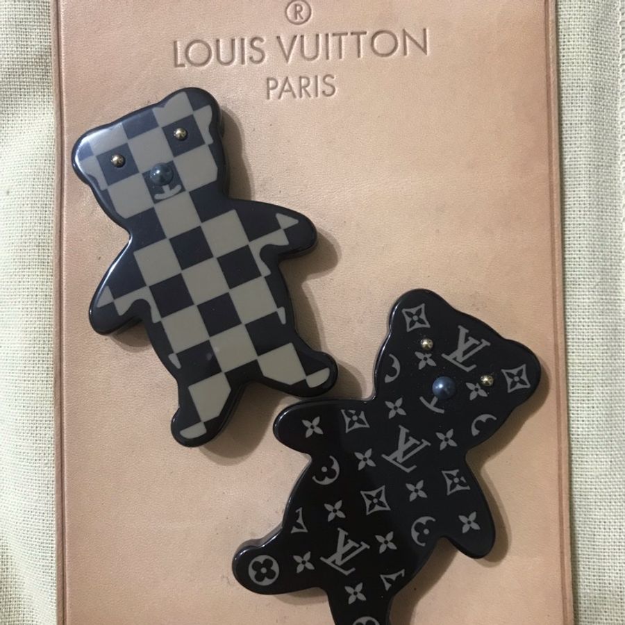 LV 小熊別針 泰迪熊 2005限量珍藏 一組2個-0