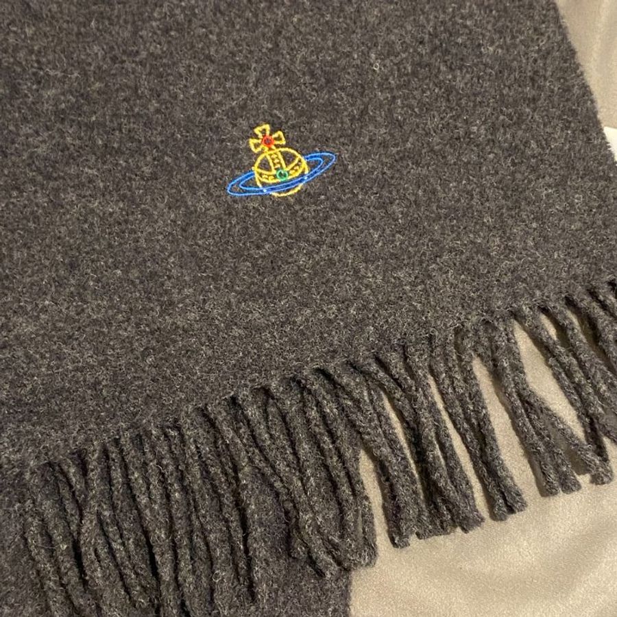 Vivienne Westwood 刺繡彩色行星 100%羊毛 流蘇圍巾 深灰 全新 現貨-2