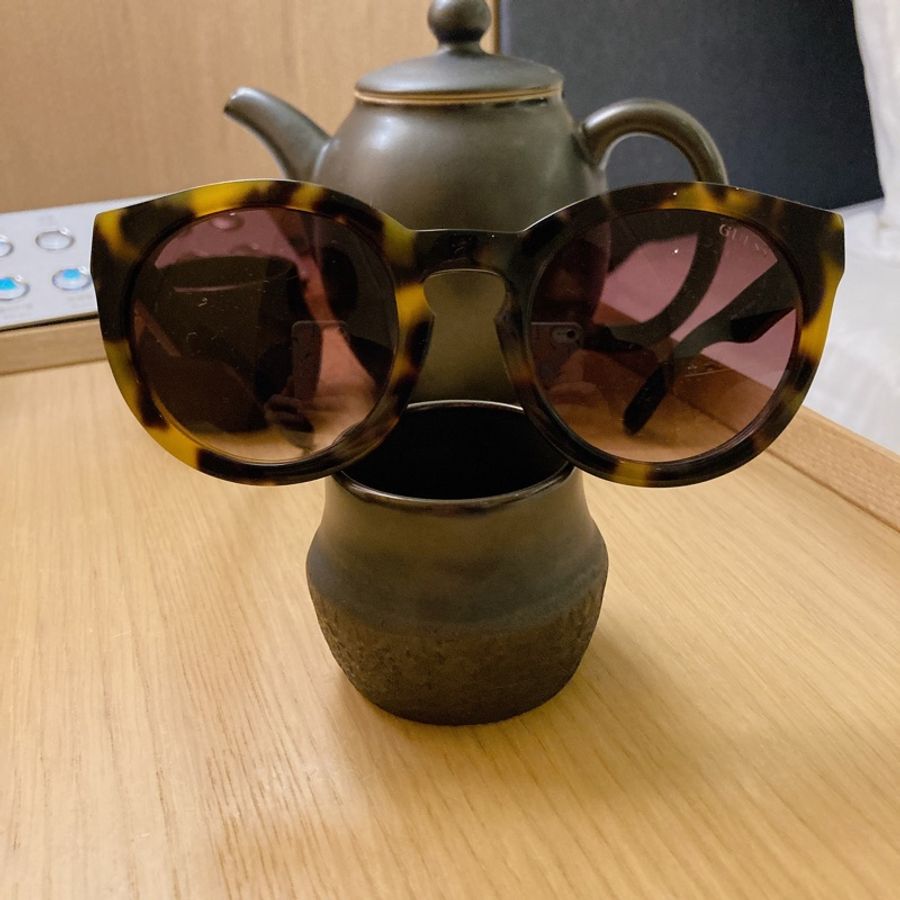 Guess玳瑁色膠框-2