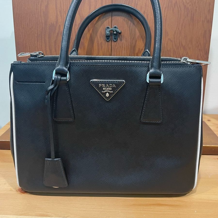 近新真品🏅️Prada限定款 稀有內裏全皮X防刮牛皮白色滾邊❤️市面稀少全牛皮美品-1