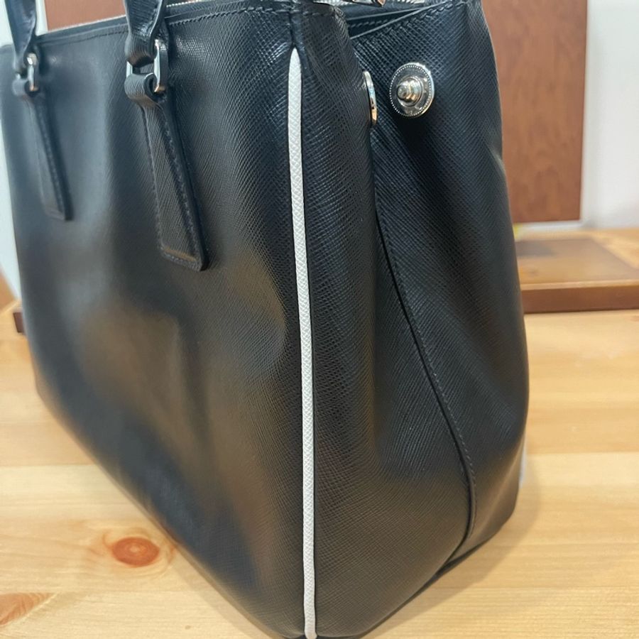 近新真品🏅️Prada限定款 稀有內裏全皮X防刮牛皮白色滾邊❤️市面稀少全牛皮美品-16