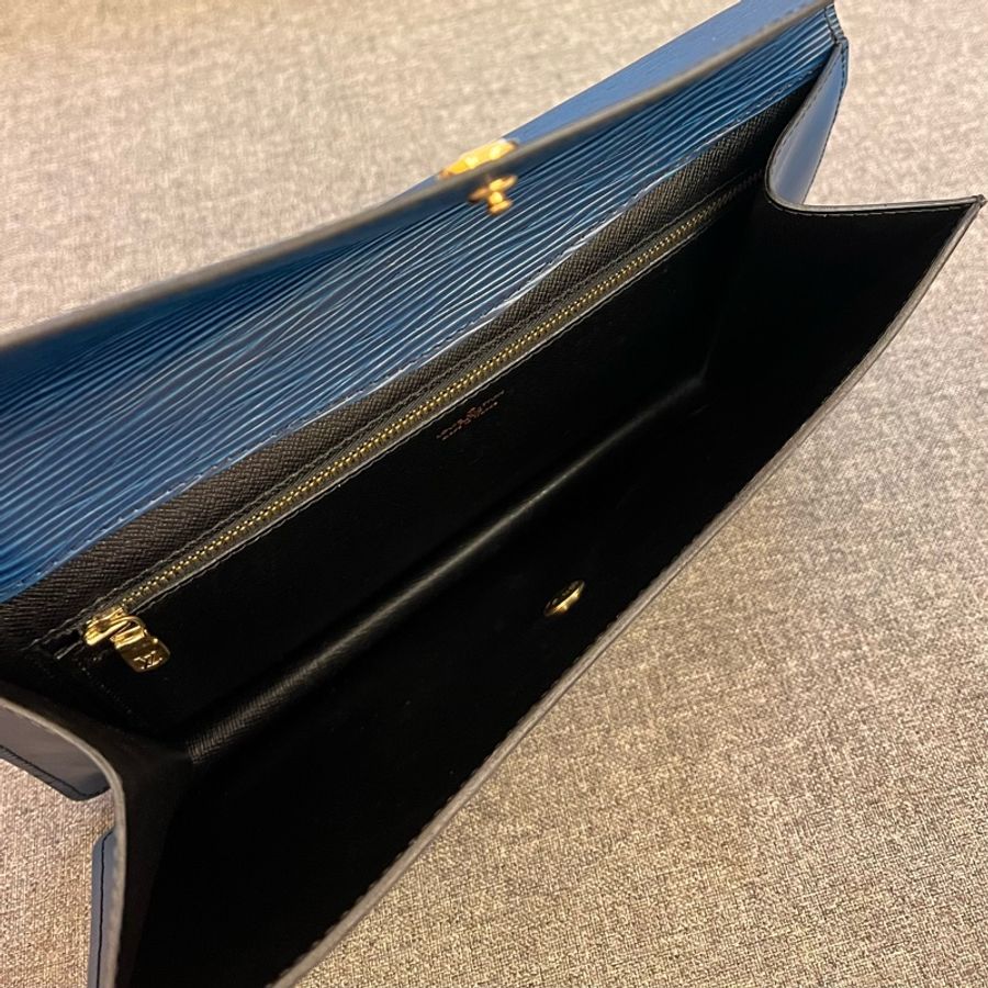 LV Louis Vuitton Epi Montaigne藍色 EPI皮革水波紋 手拿包-1