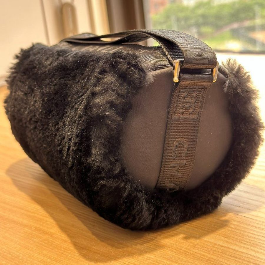 Chanel Vintage Sport 運動系列 - 黑色兔毛圓筒腋下包-6