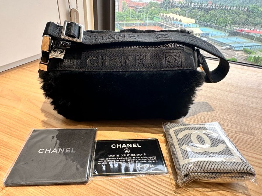 Chanel Vintage Sport 運動系列 - 黑色兔毛圓筒腋下包-0